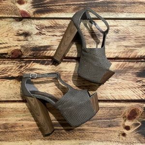 Jessica Simpson Dany platform textured t-strap grey heels size 7.